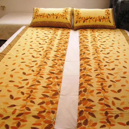 Nadejda Apartment Warna